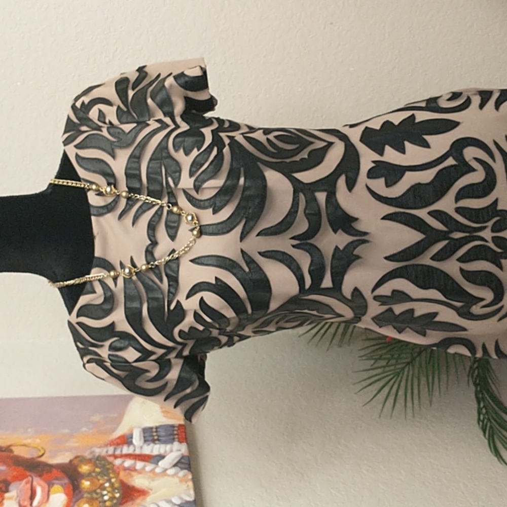 Filigree print dress